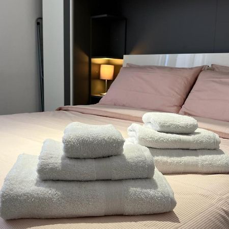 Ferienwohnung Rafael Milano - 10 Min From Linate Airport, Centrale Fs, Ospedale San Raffaele Exterior foto