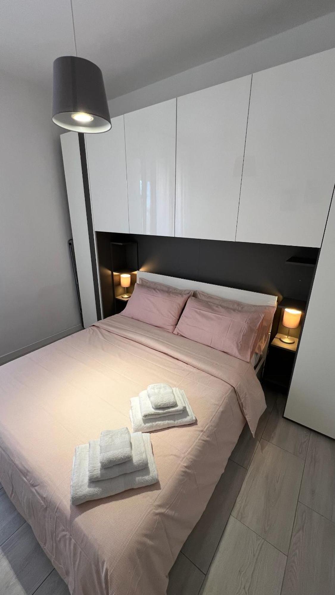 Ferienwohnung Rafael Milano - 10 Min From Linate Airport, Centrale Fs, Ospedale San Raffaele Exterior foto