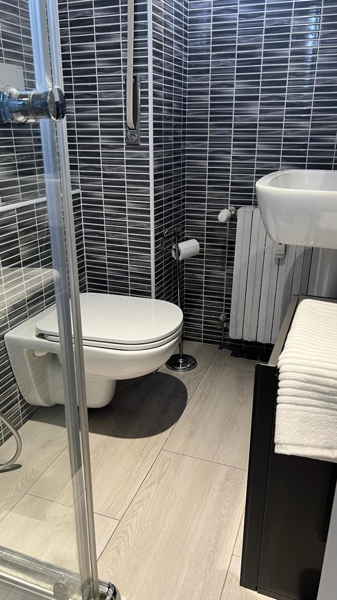 Ferienwohnung Rafael Milano - 10 Min From Linate Airport, Centrale Fs, Ospedale San Raffaele Exterior foto