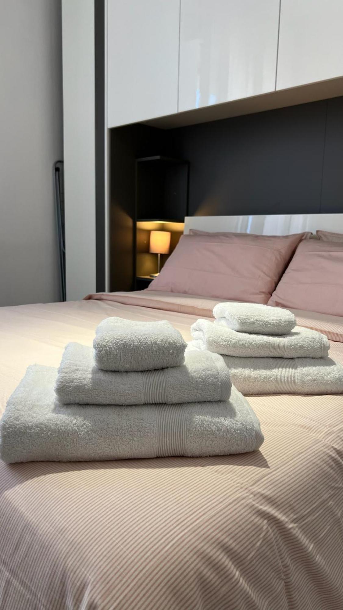 Ferienwohnung Rafael Milano - 10 Min From Linate Airport, Centrale Fs, Ospedale San Raffaele Exterior foto